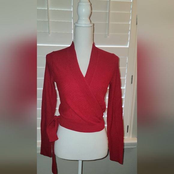 Athleta Sweater never worn. - Picture 4 of 4